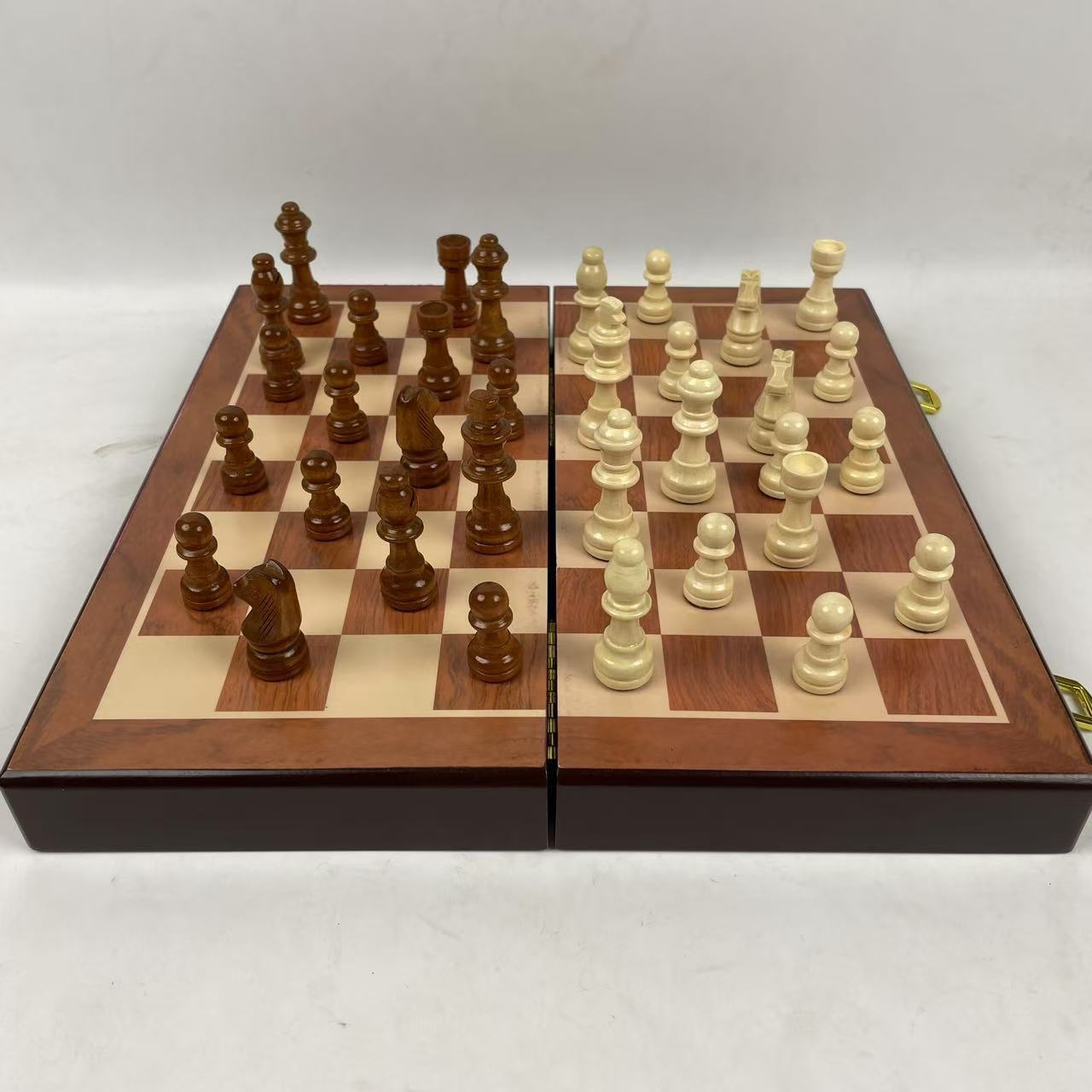 Magnetic Wooden Chess Set Fold - огляд і ціна Board Game Queen