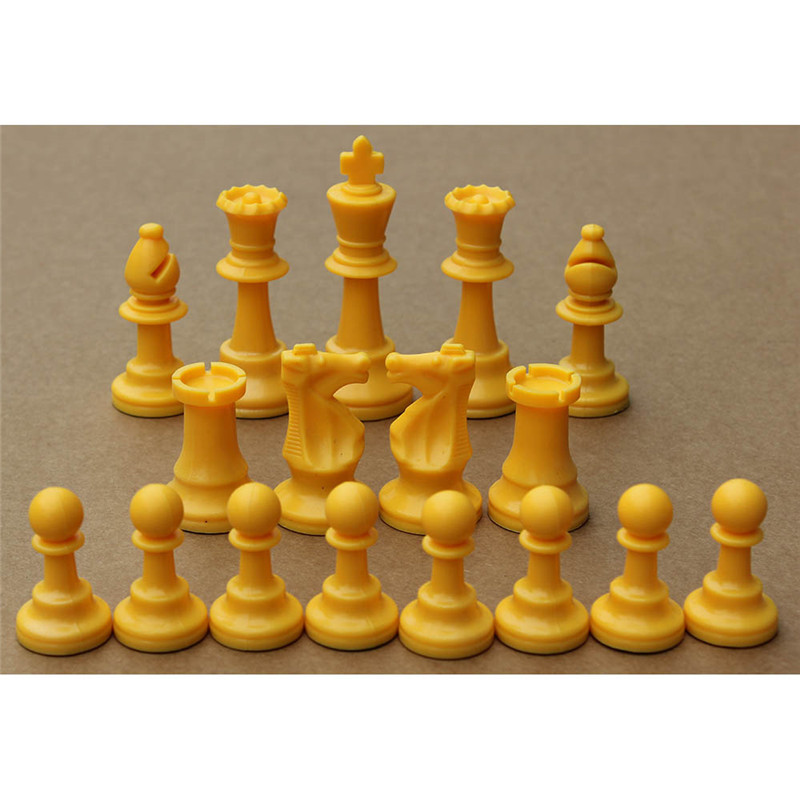 Colorful Plastic Chess Pieces  - огляд і ціна Board Game Queen