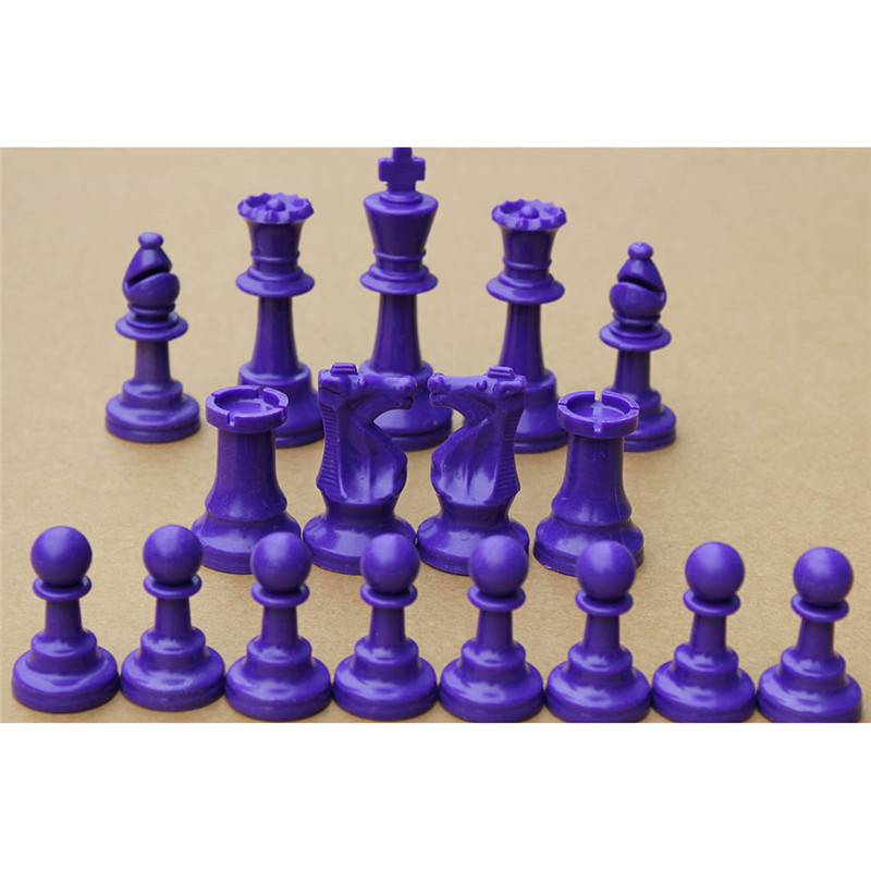Colorful Plastic Chess Pieces  - огляд і ціна Board Game Queen
